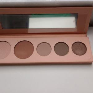 Eye shadow, blush and highlighter palette